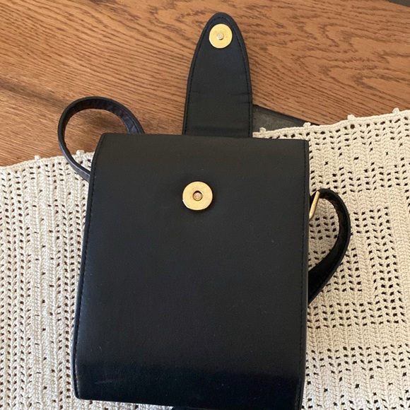 Andre’ Vintage Black Faux Leather cross Body Bag Gold Hardware - Picture 6 of 12